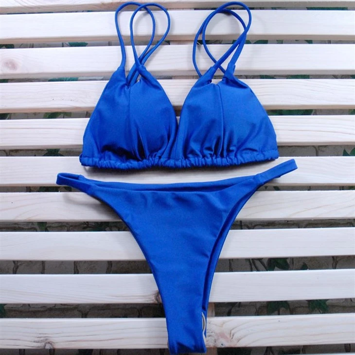 Biquíni com cordão ajustável e maiô de praia sólido